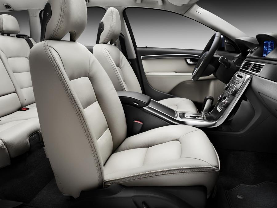  Volvo XC70 D5 2009 года  (фото 2 из 19)